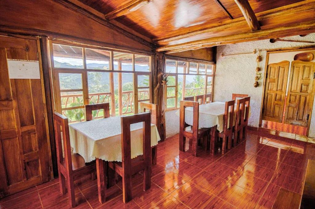 Hostal Taita Cristobal Isinlivi Esterno foto