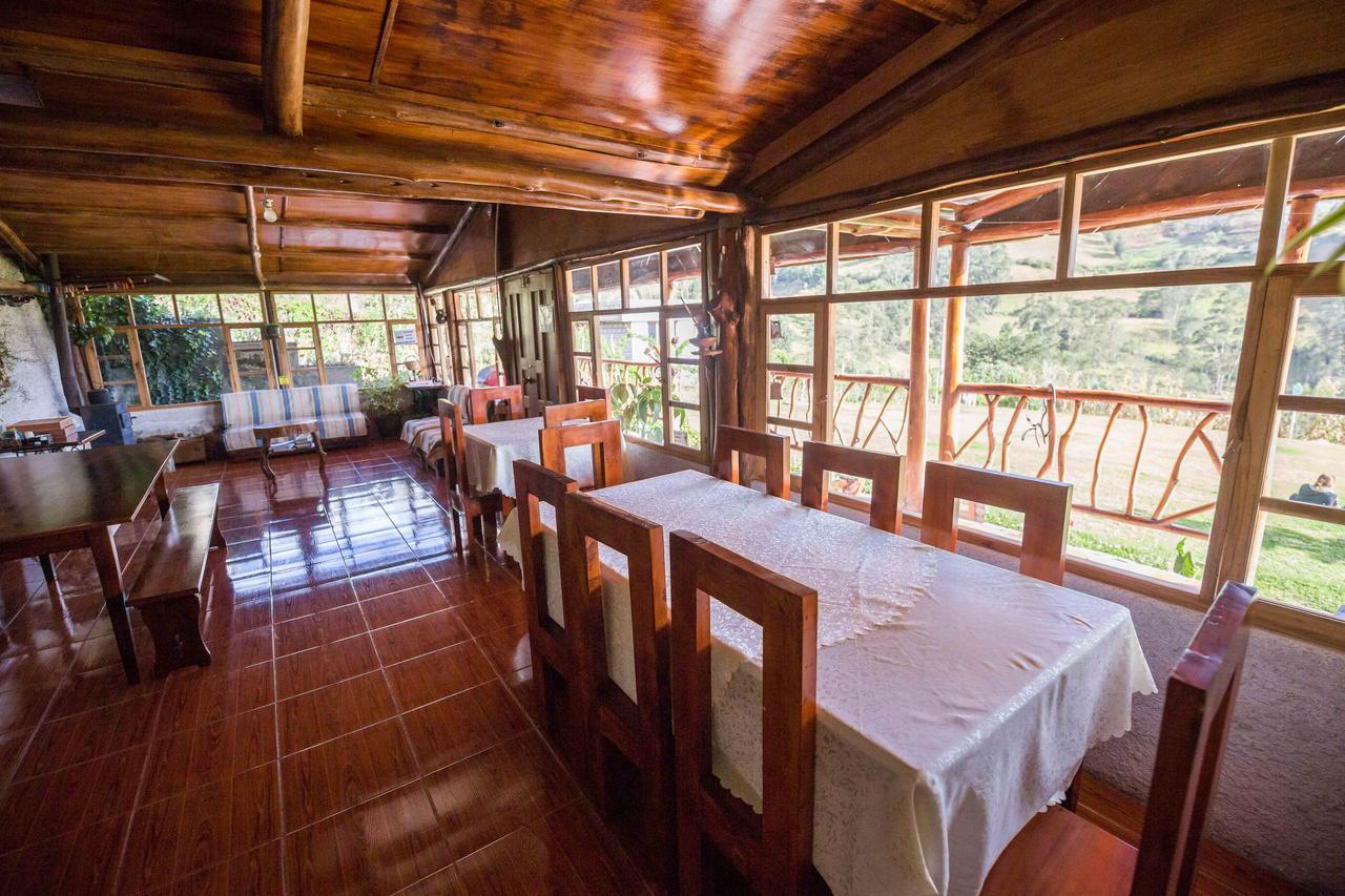 Hostal Taita Cristobal Isinlivi Esterno foto